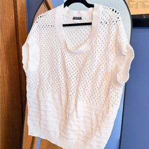 VENUS Classic White Scoop Neck Sweater